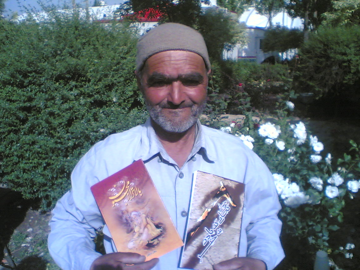 سبحان عبداللهی با دو کتابش