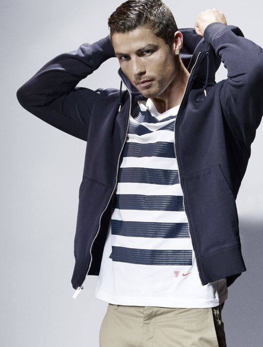 http://s1.picofile.com/file/7890984836/Cristiano_Ronaldo_2013_Nike_Clothing_Jackets.jpg