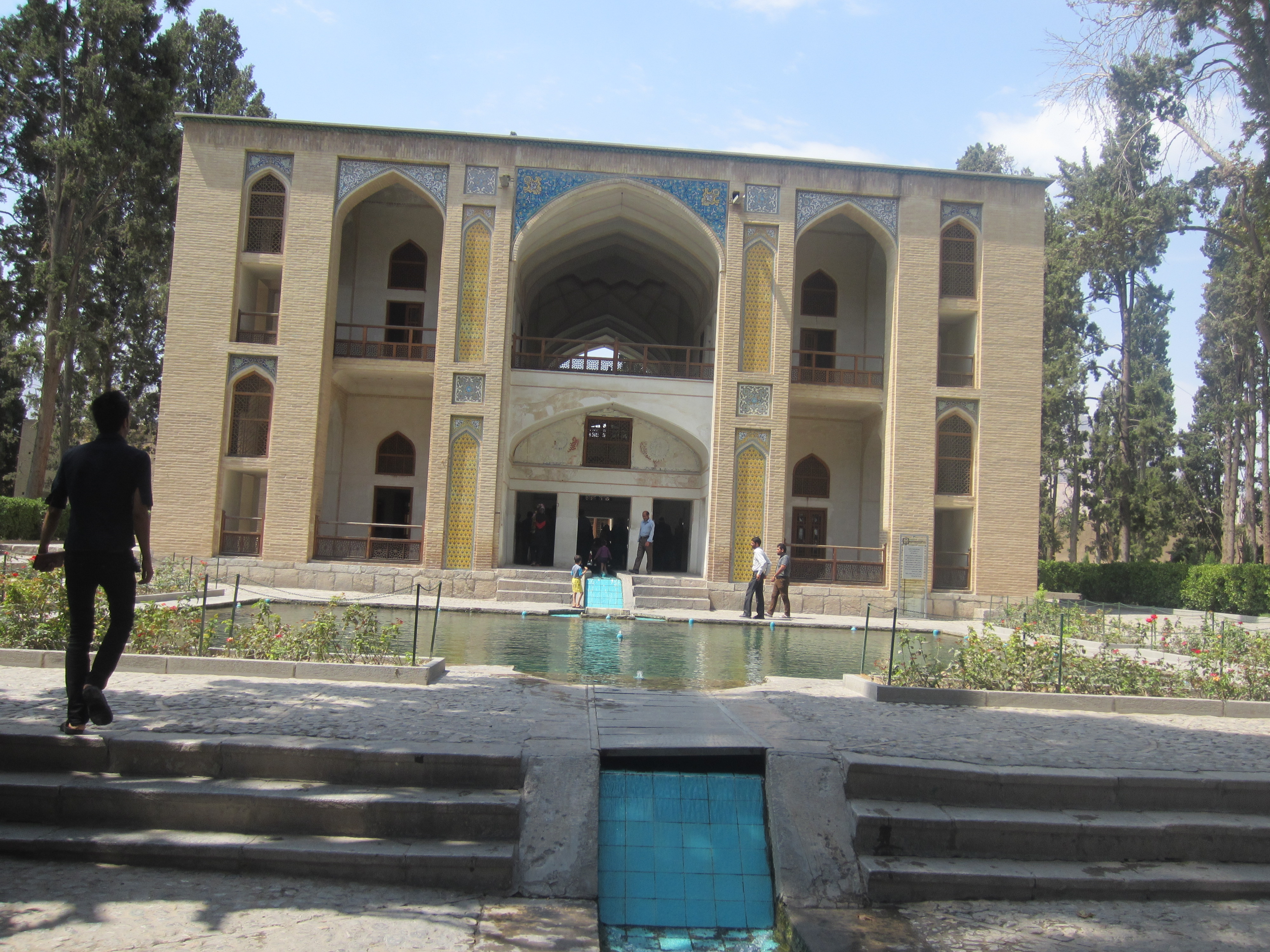 ادب دان و رُمان اجتماعی درَ یتیم ادبیاتِ ادب دان و رُمان اجتماعی درَ یتیم ادبیاتِ