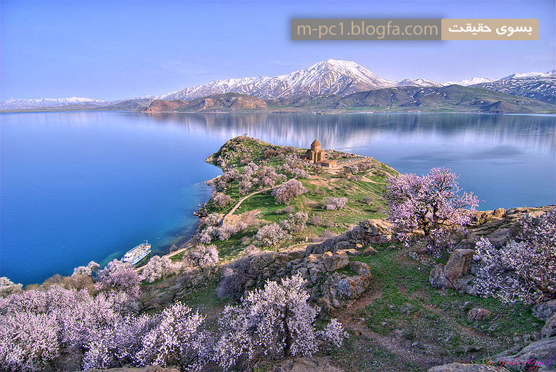 800px_Akhtamar_Island_on_Lake_Van_with_the_Armenian_Cathedral_of_the_Holy_Cross.jpg