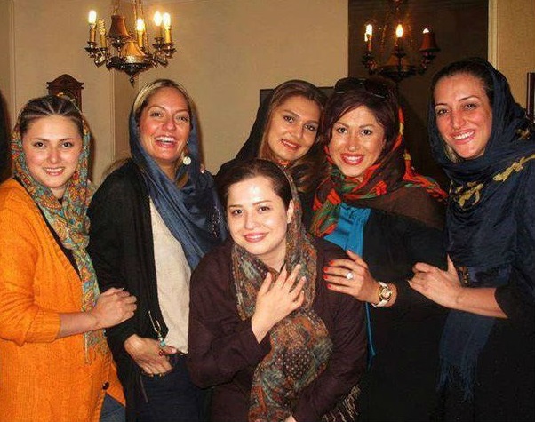 مهناز افشار و شریفی نیا با پوششی جدید در یک مهمانی خودمانی
