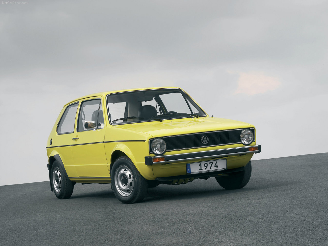 Volkswagen_Golf_I_1974_1_.jpg