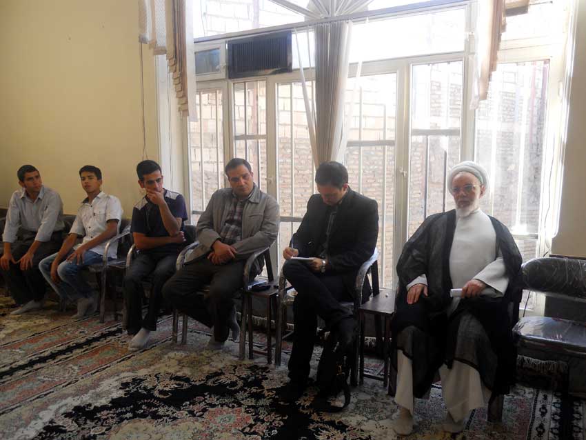 آیت الله دکتر هاشم زاده هریسی در نشست بررسی مشکلات ناشنوایان در محل مسجد امام زمان شهرک ارم تبریز