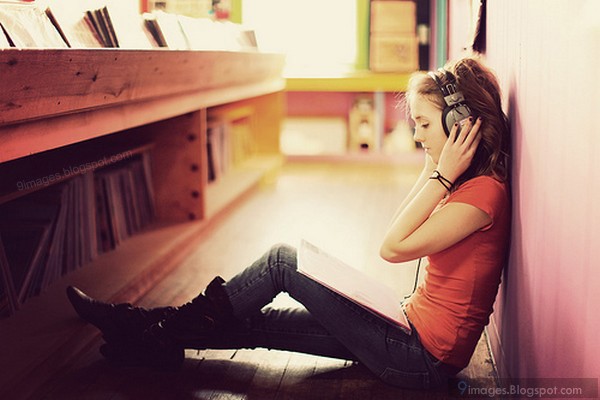 http://s1.picofile.com/file/7956965050/Alone_vintage_cute_girl_sadness_listening_music.jpg