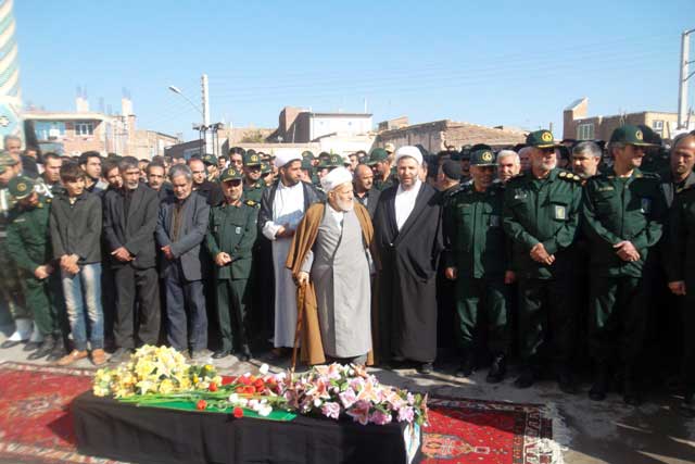 مراسم تشییع جنازه شهید توحید سیر خونلوی قاضی جهانی  در قاضی جهان برگزار شد  