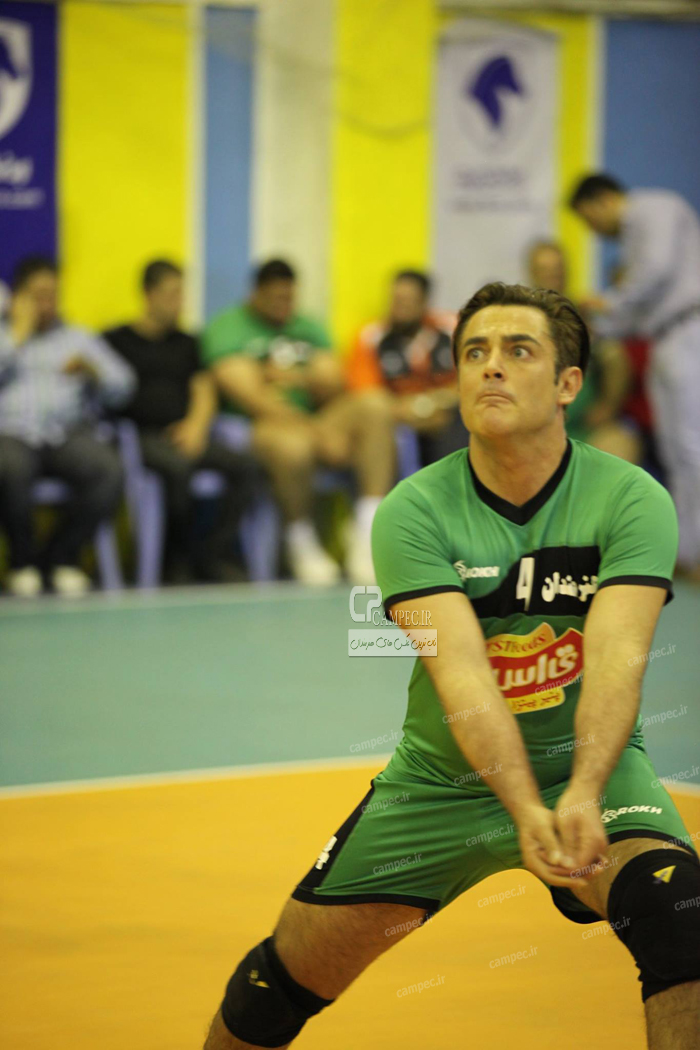 محمدرضا گلزار درحال والیبال بازی کردن+عکس