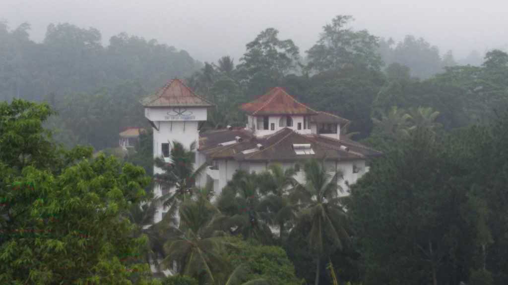http://s1.picofile.com/file/8227057284/590.jpg