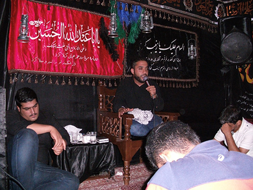 مداحی ذاکر هیئت زوّارالحسین علیهم السلام آقای یوسف محسنی در مراسم هفتگی هیئت زوّارالحسین (ع) ویژه شهادت امام جعفر صادق(ع) در محل حسینیه شهید محمّد علی دولت آبادی
