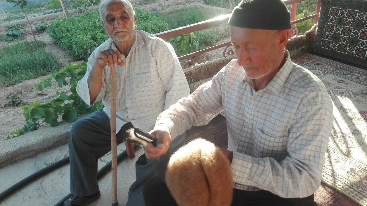 مردمانی که با کُرکِ بُز و ۵ میل چوبی درآمدزایی می‌کنند / تصاویر