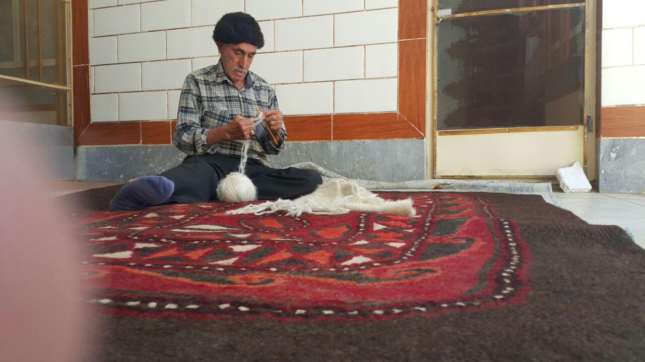 مردمانی که با کُرکِ بُز و ۵ میل چوبی درآمدزایی می‌کنند / تصاویر