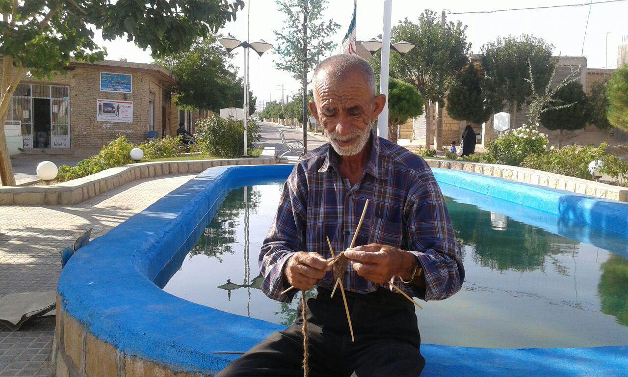 مردمانی که با کُرکِ بُز و ۵ میل چوبی درآمدزایی می‌کنند / تصاویر