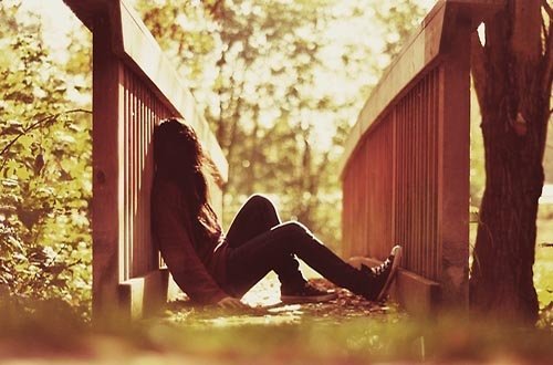 http://s1.picofile.com/file/8264225526/alone_girl.jpg