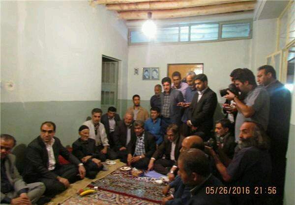 حضور وزير بهداشت  در منزل پدر سردار سليماني         تصویر  2