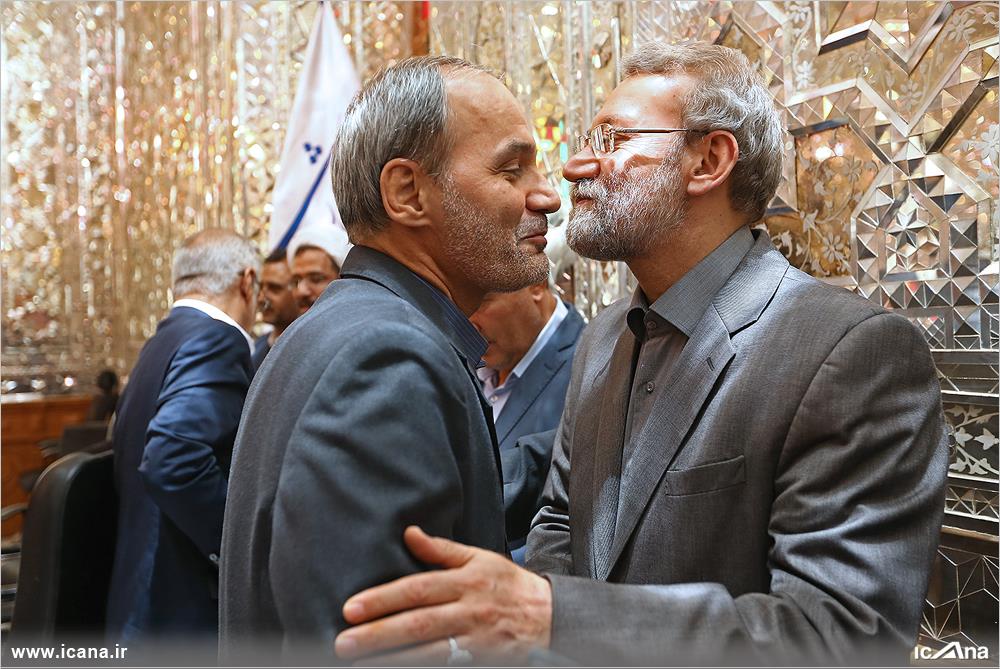تجلیل دکتر لاریجانی از حاج احمدهاشم زاده هریسی از آزادگان سرافراز قوه مقننه  