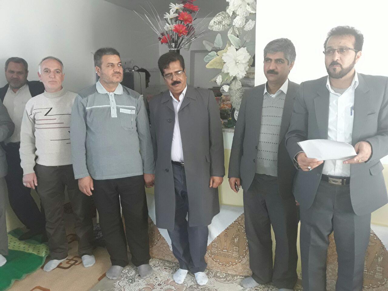 http://s1.picofile.com/file/8282734484/2.jpg