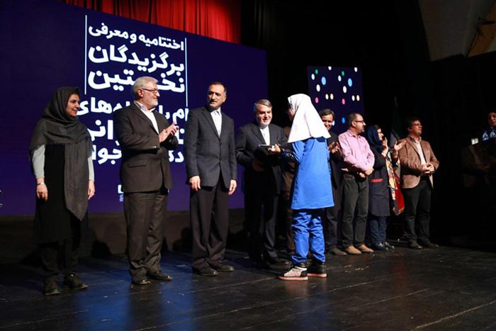 نمایندگان گیلان در نخستین جام باشگاه های کتابخوانی کشور تقدیر شدند