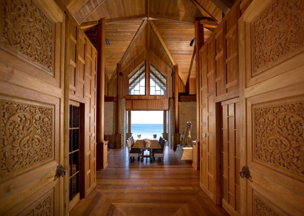 بهشت شرقی ساخته شده با چوب ساج در باهاما
